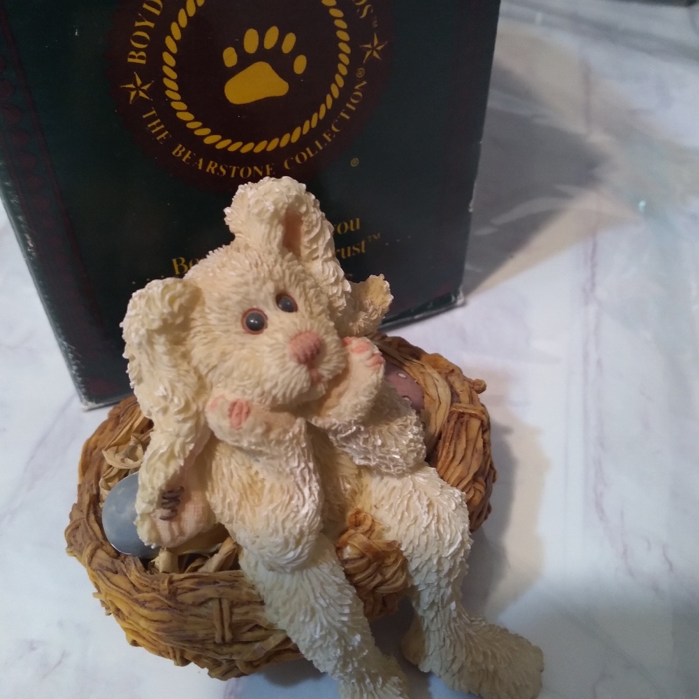 Boyds Bears & friends The Eggsitter